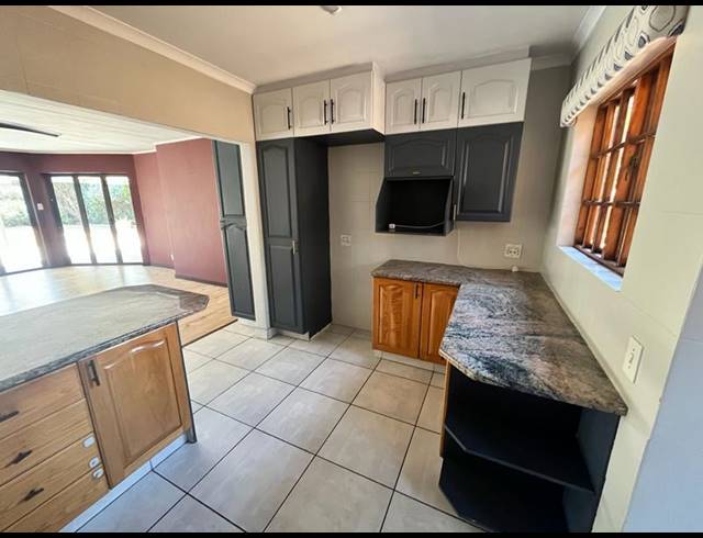 3 BEDROOM CLUSTER FOR SALE IN BEDFORDVIEW